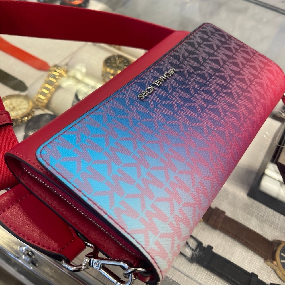 MICHAEL KORS Jet Set Large Ombré Signature Logo Crossbody Bag
Dark Raspberry - Picture 13 of 16